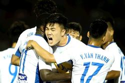 CLIP: Ngất ngây với cú đúp sút phạt của Xuân Trường vào lưới Thanh Hóa