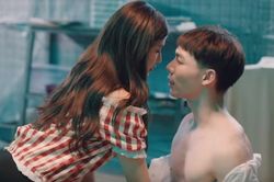 Erik trở lại với ballad bằng MV nóng bỏng nhất từ khi đi hát