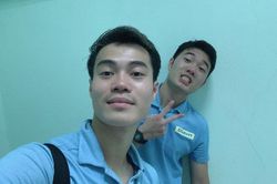 Văn Toàn selfie cùng Xuân Trường ăn mừng chiến thắng của HAGL