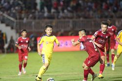 Vòng 18 V-League 2019: TP Hồ Chí Minh chia điểm với Hà Nội FC, HAGL thăng hoa nhờ Xuân Trường