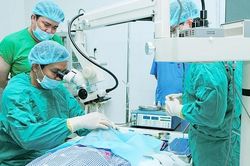 Nghĩa cử đẹp của các thầy thuốc quân y