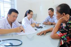 Đoàn Thanh niên Bộ Y tế khám, phát thuốc miễn phí cho người dân Cẩm Xuyên