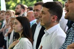 Quyết định bất ngờ từ Đảng của Tổng thống Ukraine