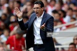 HLV Unai Emery điên tiết, bất lực trong ngày Arsenal mất cúp trên sân nhà