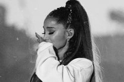 Ariana Grande bị chỉ trích dữ dội vì câu bông đùa kém duyên động chạm đến người đã khuất