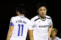 Đồng đội trêu chọc Xuân Trường vì thể hiện tình cảm với Tuấn Anh