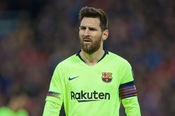 Cựu cầu thủ Barcelona kể khổ khi phải tập cùng Messi