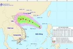 Áp thấp mạnh lên, gây mưa dông khu vực Bắc và giữa Biển Đông