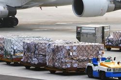 Tăng cường kiểm soát hàng hóa khu vực biên giới