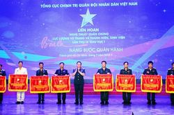 Độc đáo những tiết mục văn nghệ của lính