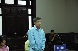 Cái kết đắng sau màn thách đấu vật tay ăn tiền của hai người đàn ông