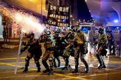 Trung Quốc gọi người biểu tình Hong Kong là 'xấu xa', để ngỏ khả năng can thiệp quân sự