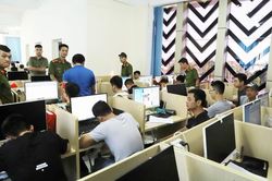 Dẫn độ hơn 380 người điều hành đường dây đánh bạc và cá cược trên mạng 'khủng' nhất từ trước tới nay về Trung Quốc