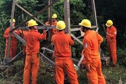 Nhiều thanh sắt giằng trên cột điện đường dây 110kV bị tháo trộm