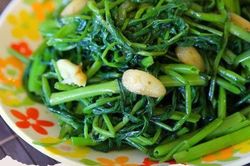 6 nhóm người này dù thèm đến mấy cũng đừng ăn rau muống luộc hay xào vì có thể sinh trọng bệnh
