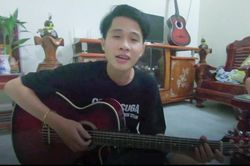 Clip hiện tượng 'Sóng gió' thời vô danh hát chay ở phòng trọ gây chú ý