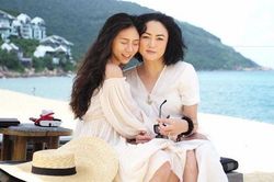 Hiệu phó trường Lương Thế Vinh mang song thai ở tuổi 47