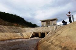 Nước đập dâng Ngàn Trươi - Cẩm Trang (Hà Tĩnh) bị ô nghiễm nghiêm trọng: Tỉnh đang cân nhắc báo cáo với Thủ tướng Chính phủ