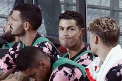 Ronaldo không thi đấu, cổ động viên Hàn Quốc đâm đơn kiện