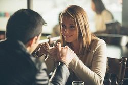 Bồ trẻ 'yêu là cưới' và cái kết đắng ngắt cho cô chủ giàu có si tình