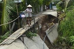 Miền Tây nơm nớp trước mùa... 'hà bá' há miệng