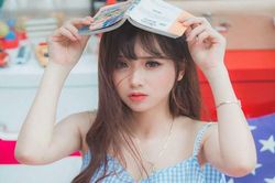 Thiếu nữ xinh như búp bê 'đốn tim' mọi chàng trai từ cái nhìn đầu tiên