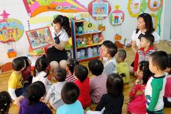 Hà Nội xét tuyển đối với toàn bộ giáo viên có hợp đồng lâu năm