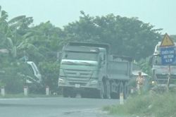 Hà Nam: Xe quá tải, cơi nới thả ga tàn phá hạ tầng giao thông