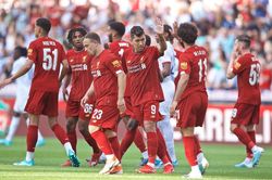 Salah hừng hực tái xuất, Liverpool thổi bay Lyon