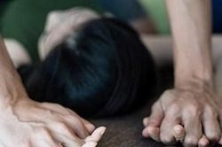 Hớ hênh khép hờ cửa phòng trọ, cô gái bị hiếp dâm, cướp tài sản