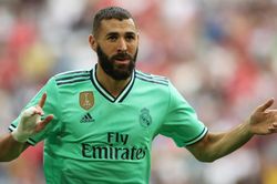 Benzema lập hat-trick, Real hạ Fenerbahce sau 'cơn mưa bàn thắng'