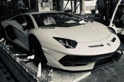Lamborghini Aventador SVJ đầu tiên về Việt Nam, giới mê xe tha hồ đoán màu sắc