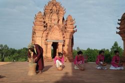 Gần 2.000 nghệ nhân, nghệ sĩ... dự Ngày hội của đồng bào Chăm
