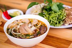 Bún bò Huế - món súp Việt ngon nhất thế giới