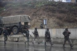 Ấn Độ cảnh báo du khách rời Kashmir vì lý do an ninh