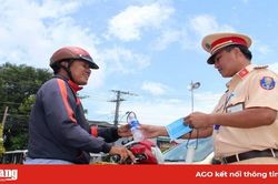 Nghĩa cử đẹp của lực lượng công an tại khu vực sạt lở