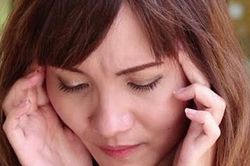 Mẹ chồng giữ hết tiền mừng cưới, chê tôi lương thấp