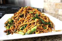 Mì xào Tứ Xuyên cay tê lưỡi chuẩn vị Trung Hoa