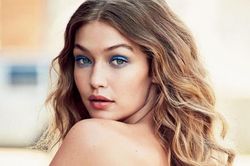 Siêu mẫu Gigi Hadid: Thành danh dù bỏ ngang đại học
