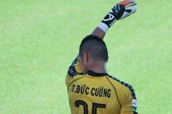 Thủ môn B.Bình Dương cứ gặp Hà Nội là bị 'úm'?
