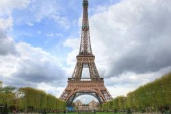 Từ công trình 'quái dị' thành biểu tượng của Paris