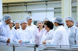 Đoàn công tác Tỉnh ủy Cao Bằng tìm hiểu việc áp dụng công nghệ cao tại Nhà máy sữa TH