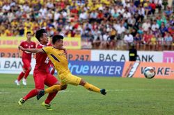 Tiền vệ Nguyễn Quang Tình - 'Gà son' của SLNA