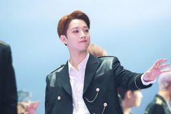 Giữa lúc mâu thuẫn hợp đồng với CUBE Ent, em út KuanLin (Wanna One) chia sẻ lý do thú vị được nhận vào công ty