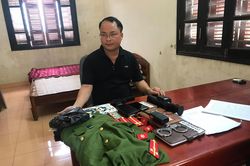 Mua Cảnh phục, còng số 8 trên mạng, giả danh Công an lừa tiền tỷ