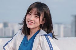 Bạn gái rapper Khói nói 'mình vẫn dùng tốt' khi bị tố PR kem trộn