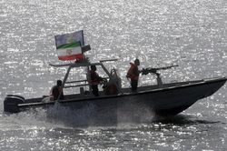 Iran bắt tàu nước ngoài chở 700.000 lít dầu tại vịnh Ba Tư
