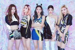 Bóc giá loạt đồ hàng hiệu đắt đỏ của tân binh ITZY trong MV 'ICY'