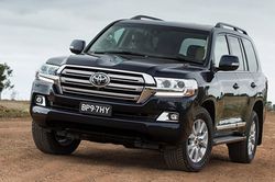 Hàng loạt xe ăn khách của Toyota bị kiện vì khí thải