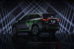 SUV chạy điện Razer trình làng với giá 1,56 tỷ đồng